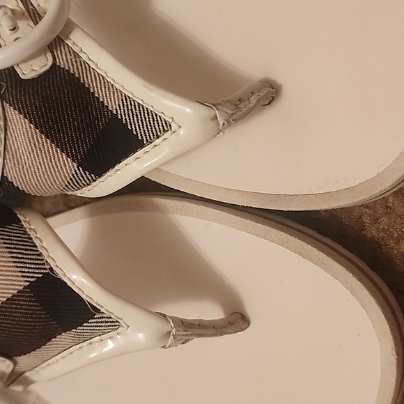 Burberry Classic Sandals - Picture 3 of 16